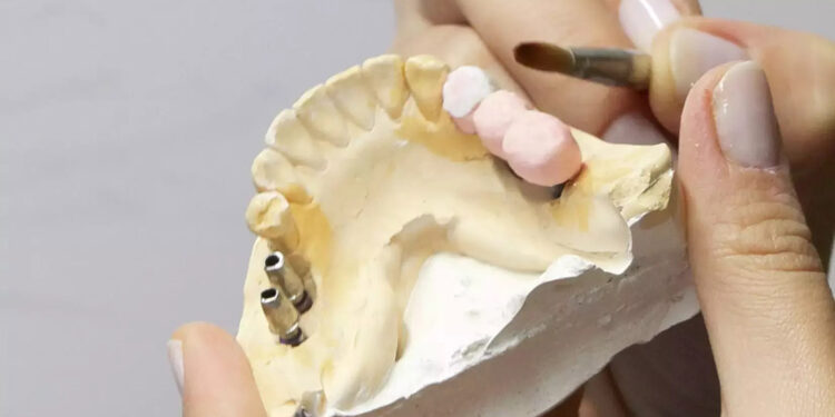 Bilgisayar başında uzun çalışma, diş sıkmaya yol açıyor