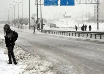 Bitlis'te kar yağışı; eğitime 1 gün ara verildi