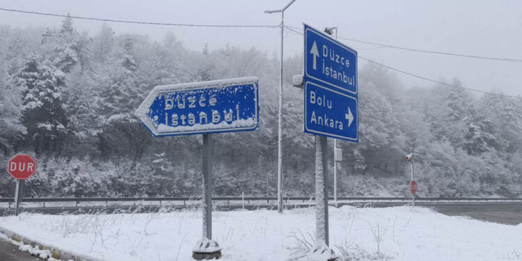 Bolu'da kar yağışı