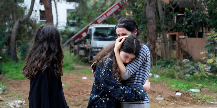 Boşanma aşamasındaki eşi evi sattı; çocuklarıyla sokakta kaldı