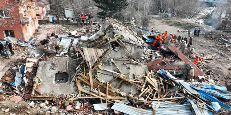 Büyük bir seferberlik ile 3-5 senede deprem riskini azaltabiliriz
