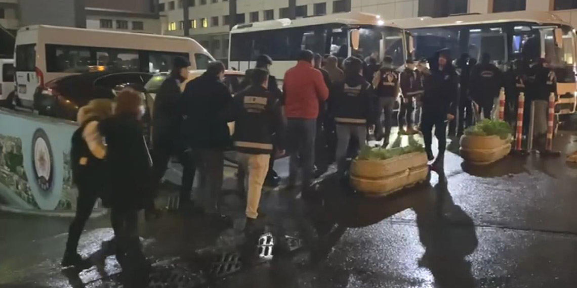 Büyükçekmece Belediyesi'ne yapılan operasyonda 8 tutuklama