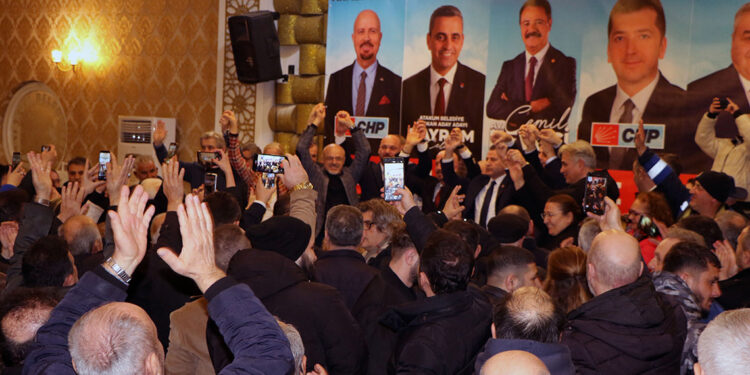 CHP Samsun'da 2 ilçede eğilim yoklaması yaptı