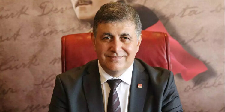 CHP'nin İzmir adayı Cemil Tugay oldu