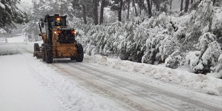 Çanakkale'nin yüksek kesimlerinde kar yağışı