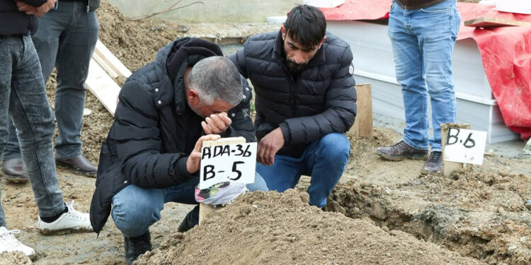 Çatışmada vurulan 15 yaşındaki Büşra toprağa verildi