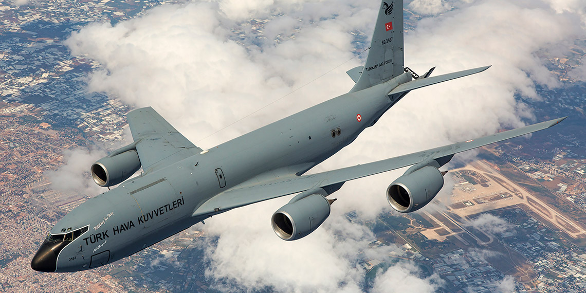 NATO Müttefik Hava Komutanlığı'nın birçok tatbikata davet ettiği Türk Hava Kuvvetleri'ne (THK) ait savaş uçağı, İHA ve diğer uçakları havada fotoğraflayan Cem Doğut, hava fotoğrafçılığını anlattı.