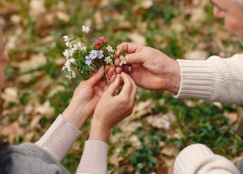 Cennette toplandı adına çiçekler