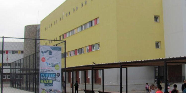 Çocukları karanlık odaya kapatan eğitmen görevden alındı