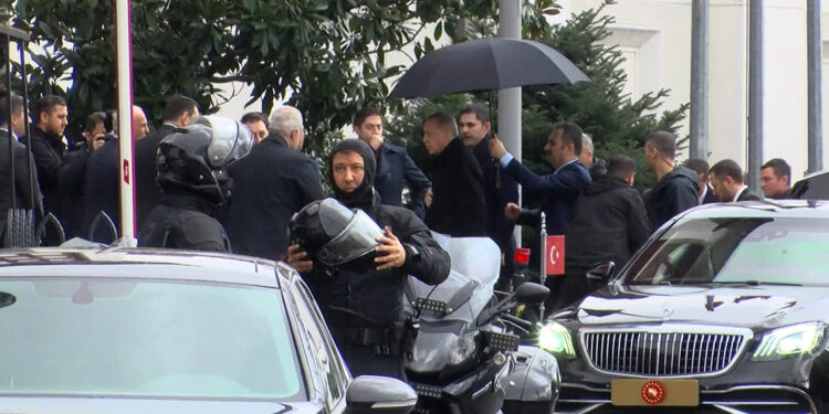 Cumhurbaşkanı Erdoğan AK Parti İstanbul İl Başkanlığı'nda 