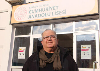Cumhuriyet Lisesi'nden 44 yıl sonra emekli oldu