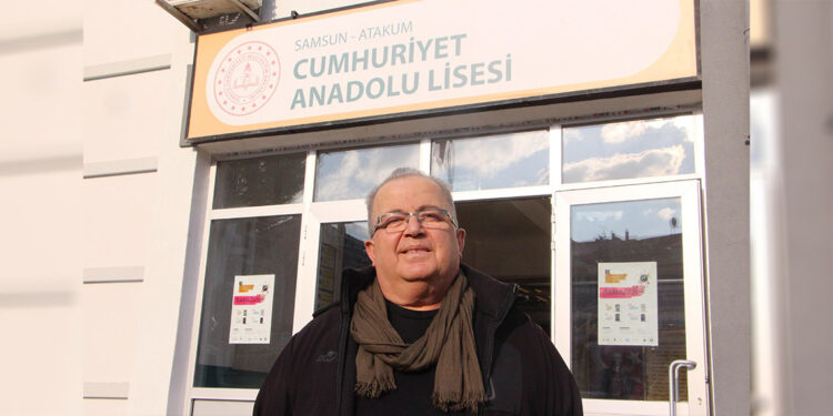 Cumhuriyet Lisesi'nden 44 yıl sonra emekli oldu