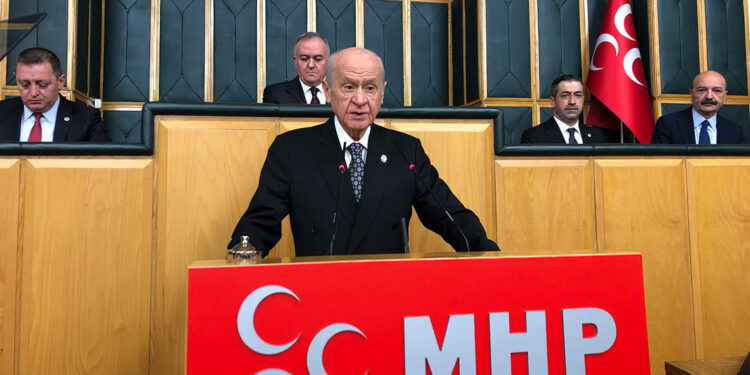 DEM'lenmek CHP yönetiminin siyasi aklını hepten tüketmiştir