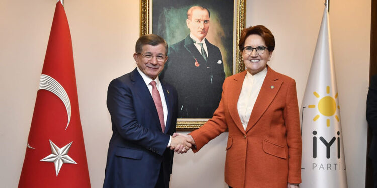 Davutoğlu Meral Akşener ile görüştü