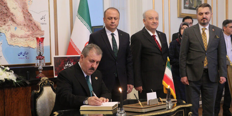 Destici'den İran Büyükelçiliği'ne taziye ziyareti