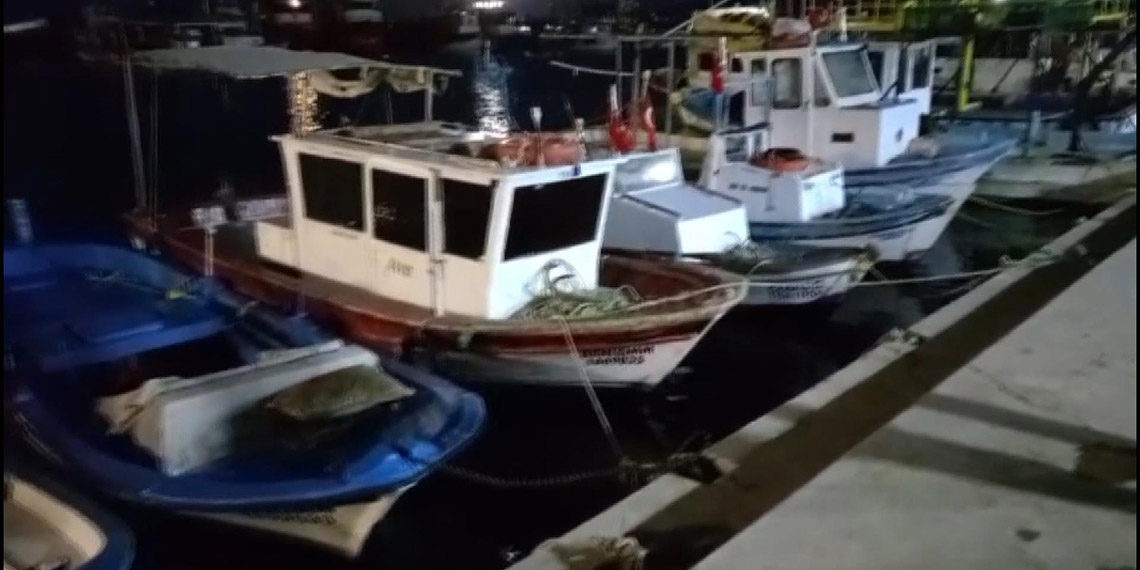 Dikili'de balıkçı teknesi battı: 3 ölü, 2 kayıp