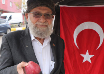 'Elmacı Dede’den 6 şehit veren birliğe moral ziyareti
