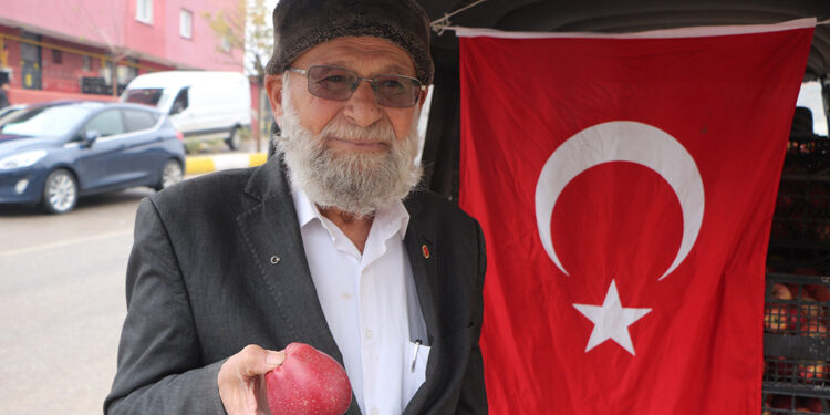 'Elmacı Dede’den 6 şehit veren birliğe moral ziyareti