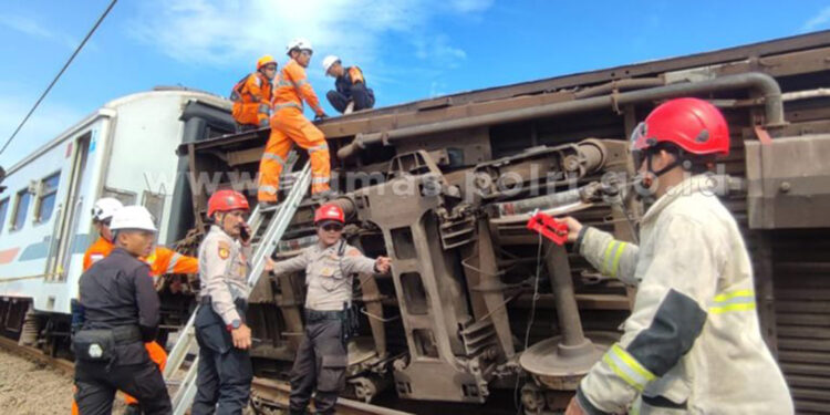 Endonezya'daki tren kazasında 4 kişi öldü