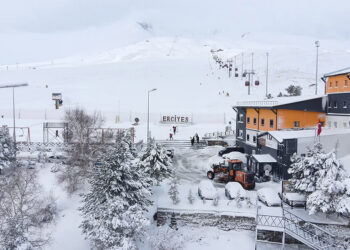 Erciyes'te kar kalınlığı 110 santimetreye ulaştı