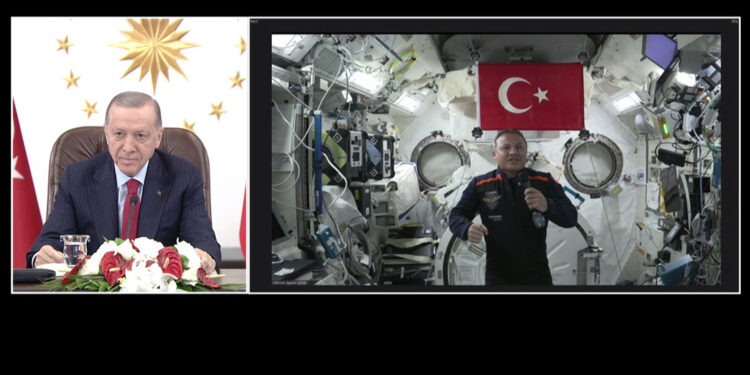 Erdoğan Alper Gezeravcı ile görüştü