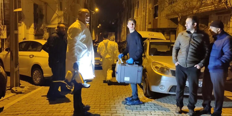 Esenyurt'ta eski eşini bıçaklayan koca, intihar etti