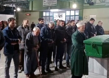 Eşinin öldürdüğü 7 aylık hamile kadın toprağa verildi