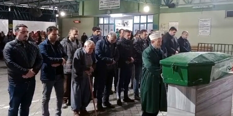 Eşinin öldürdüğü 7 aylık hamile kadın toprağa verildi