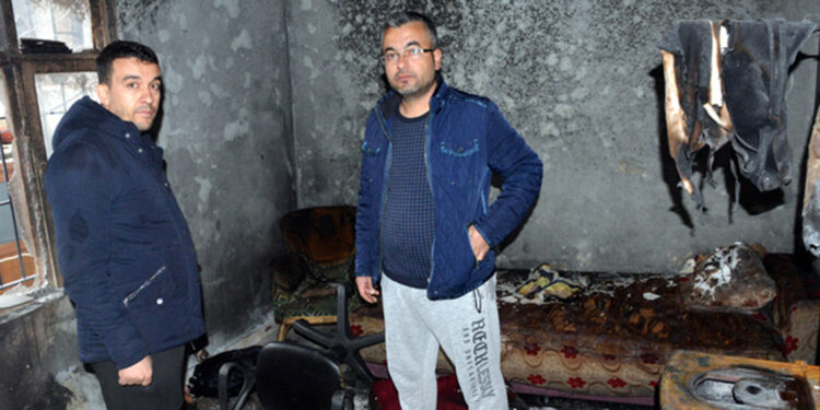 Evde çıkan yangında baba ve kızı öldü