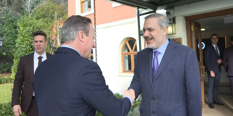 Fidan, İngiltere Dışişleri Bakanı ile bir araya geldi 