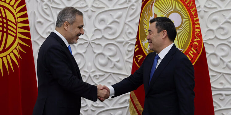 Fidan, Kırgızistan Cumhurbaşkanı ile görüştü