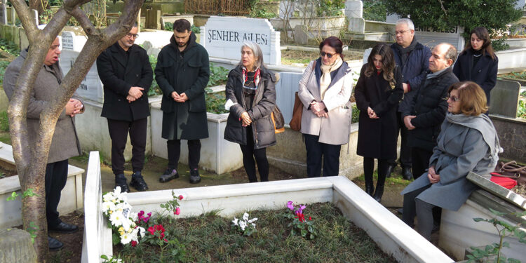 Gazeteci Mehmet Ali Birand mezarı başında anıldı