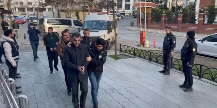 Gazetecileri darbeden şüpheliler tutuklandı