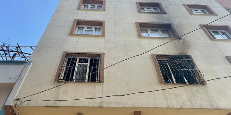 Gaziantep'te evde yangın; 5 kişi dumandan etkilendi