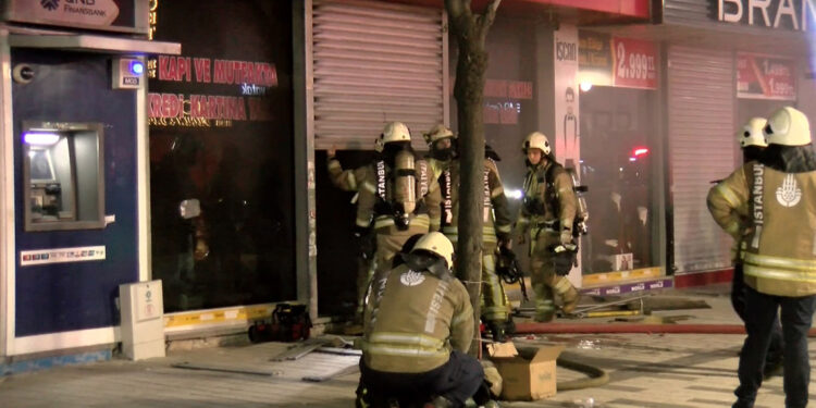 Gaziosmanpaşa'da mobilya atölyesinde yangın