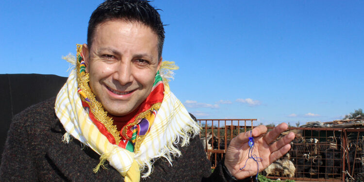 Gezeravcı, uzaya çaltı ağacından yapılma nazarlık götürdü