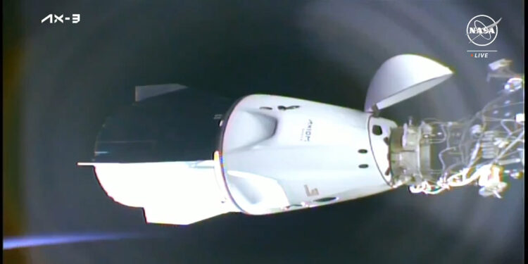 Gezeravcı'nın uzay aracı başarıyla ISS’e kenetlendi