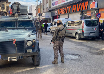 Hacze giden polis memuru tabancayla vuruldu
