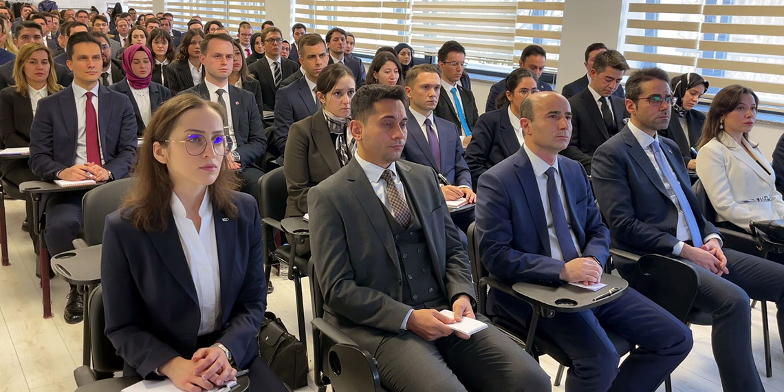 Hakan Fidan memur adayları ile bir araya geldi