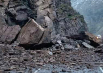 Hakkari-Çukurca kara yolunda heyelan