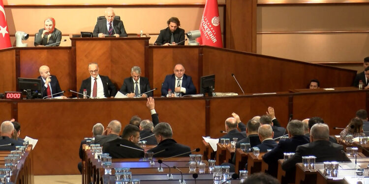 İBB Meclisi'nde 'Beltur borçlarını ödeyemiyor' tarışması
