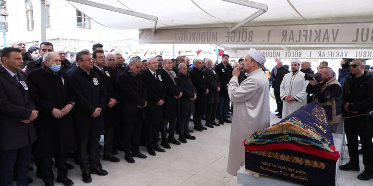 İmamoğlu ve Kılıçdaroğlu cenaze namazında