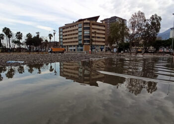 İskenderun sahili yine su altında kaldı