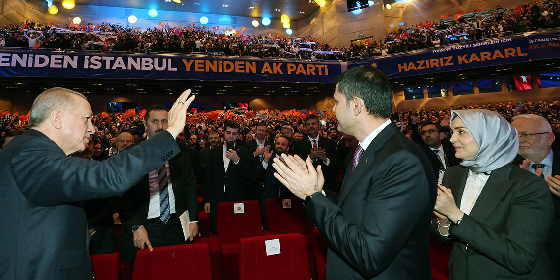 AK Parti İstanbul İlçe Adayları Tanıtım Toplantısı'nda konuşan Cumhurbaşkanı Erdoğan, "Maalesef son 5 yılda İstanbul yeniden o eski günlerini hatırlatan ihmallere maruz kaldı. Tüm dünyanın gözbebeği olan İstanbul 5 yılda çeyrek asırlık irtifa kaybı yaşadı" dedi.