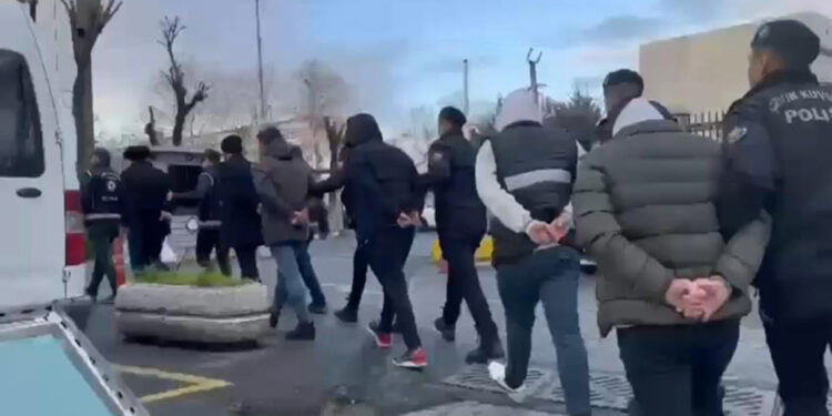 İstanbul'da 9 göçmen kaçakçısı yakalandı