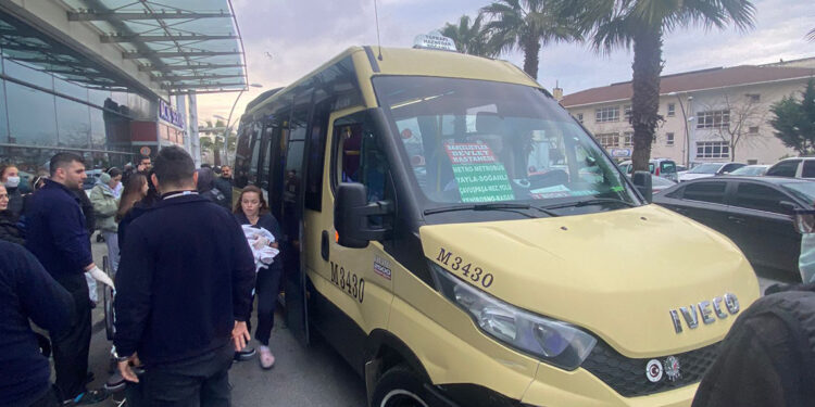 İstanbul'da yolcu minibüsünde doğum