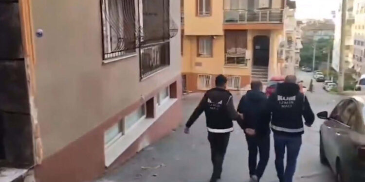 İzmir'de, naylon fatura operasyonu; 5 gözaltı