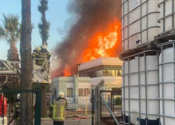 İzmir'de parfüm fabrikasında yangın: 1 ölü, 3 yaralı