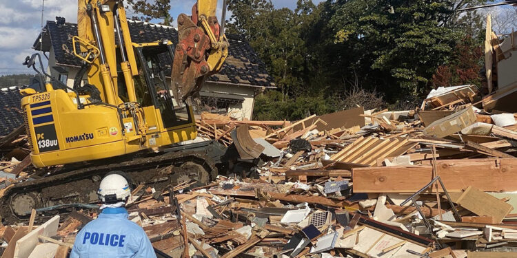 Japonya'da çalışmalar Wajima ve Suzu kentlerinde yoğunlaştı