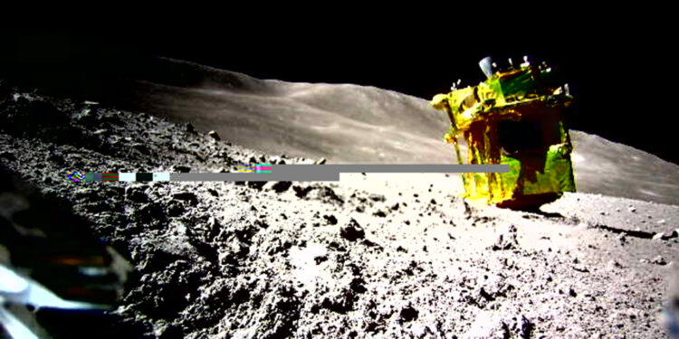 Japonya'nın uzay aracı Ay’da ters duruyor